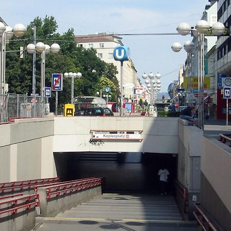 Grand Central Station Apartment Виена Екстериор снимка